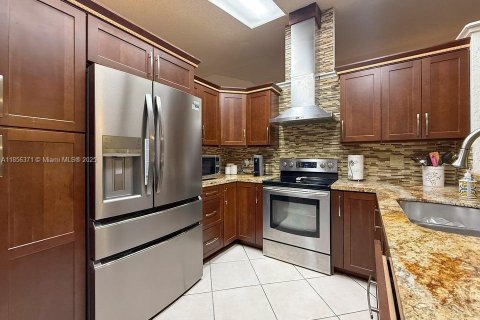 House in Sunrise, Florida 3 bedrooms, 164.9 sq.m. № 1882585 - photo 29