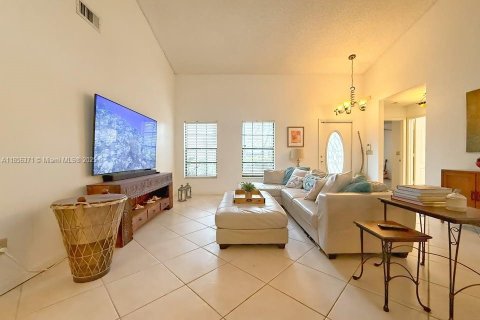 House in Sunrise, Florida 3 bedrooms, 164.9 sq.m. № 1882585 - photo 18