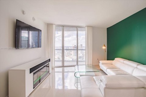 Condo in Miami, Florida, 1 bedroom  № 1888806 - photo 4