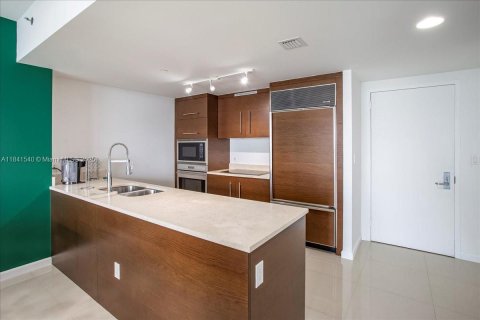 Condo in Miami, Florida, 1 bedroom  № 1888806 - photo 7