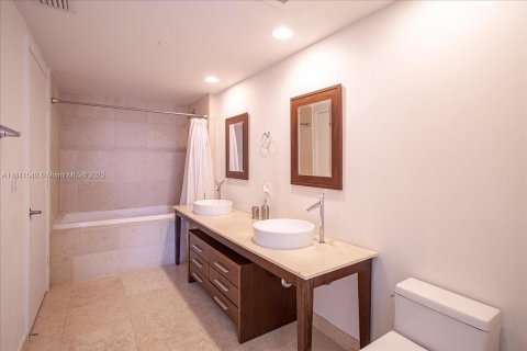 Condo in Miami, Florida, 1 bedroom  № 1888806 - photo 15