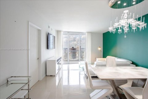 Condo in Miami, Florida, 1 bedroom  № 1888806 - photo 3