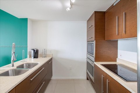 Condo in Miami, Florida, 1 bedroom  № 1888806 - photo 9