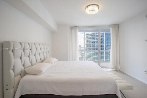 Condo in Miami, Florida, 1 bedroom  № 1888806 - photo 11