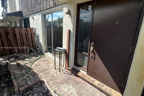 Touwnhouse à vendre à Pompano Beach, Floride: 2 chambres, 97.92 m2 № 2021862 - photo 2