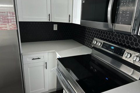Appartement à louer à Zephyrhills, Floride: 2 chambres, 134.71 m2 № 1724081 - photo 4