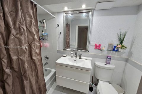 Condo in Lauderhill, Florida, 3 bedrooms  № 1862861 - photo 7