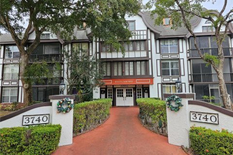 Condo in Lauderhill, Florida, 3 bedrooms  № 1862861 - photo 9