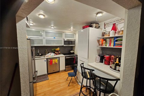 Condo in Lauderhill, Florida, 3 bedrooms  № 1862861 - photo 5