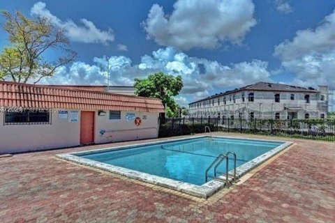 Снять в аренду кондоминиум в Майами, Флорида 2 спальни, 90.12м2, № 1989025 - фото 10