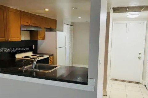 Снять в аренду кондоминиум в Майами, Флорида 2 спальни, 90.12м2, № 1989025 - фото 14