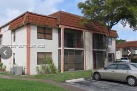 Снять в аренду кондоминиум в Майами, Флорида 2 спальни, 90.12м2, № 1989025 - фото 1