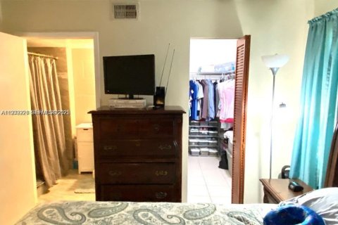 Снять в аренду кондоминиум в Майами, Флорида 2 спальни, 90.12м2, № 1989025 - фото 7