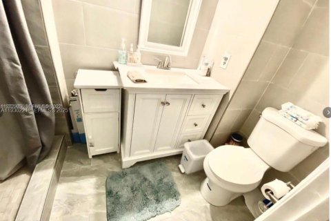 Снять в аренду кондоминиум в Майами, Флорида 2 спальни, 90.12м2, № 1989025 - фото 2