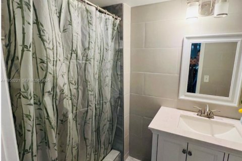 Снять в аренду кондоминиум в Майами, Флорида 2 спальни, 90.12м2, № 1989025 - фото 4