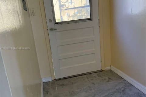 Appartement à louer à Miami, Floride: 2 chambres, 311.04 m2 № 1957034 - photo 2