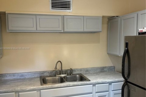 Appartement à louer à Miami, Floride: 2 chambres, 311.04 m2 № 1957034 - photo 5