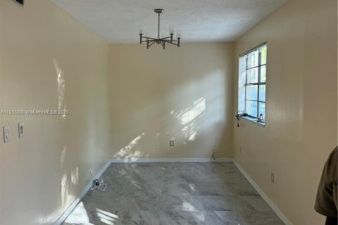 Appartement à louer à Miami, Floride: 2 chambres, 311.04 m2 № 1957034 - photo 7