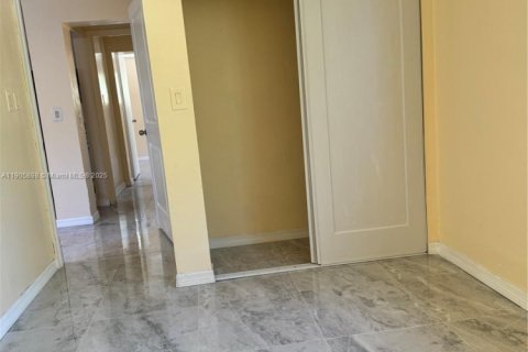 Appartement à louer à Miami, Floride: 2 chambres, 311.04 m2 № 1957034 - photo 3