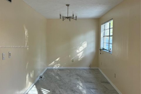 Appartement à louer à Miami, Floride: 2 chambres, 311.04 m2 № 1957034 - photo 1