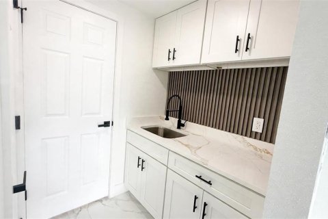 Villa ou maison à vendre à Tampa, Floride: 4 chambres, 136.75 m2 № 2429345 - photo 15