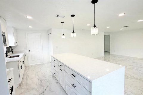 Villa ou maison à vendre à Tampa, Floride: 4 chambres, 136.75 m2 № 2429345 - photo 6