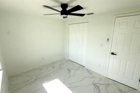 Villa ou maison à vendre à Tampa, Floride: 4 chambres, 136.75 m2 № 2429345 - photo 7
