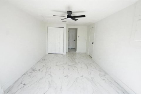 Villa ou maison à vendre à Tampa, Floride: 4 chambres, 136.75 m2 № 2429345 - photo 10