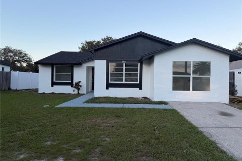 Villa ou maison à Tampa, Floride 4 chambres, 136.75 m2 № 2429345