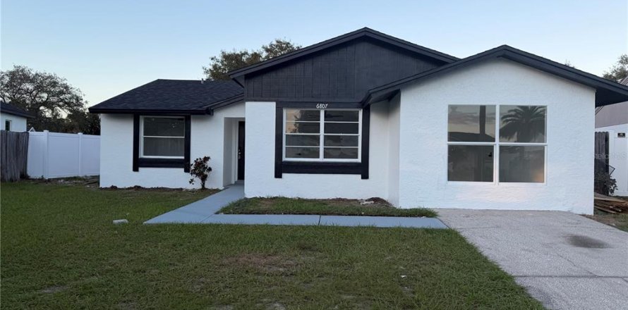 Villa ou maison à Tampa, Floride 4 chambres, 136.75 m2 № 2429345