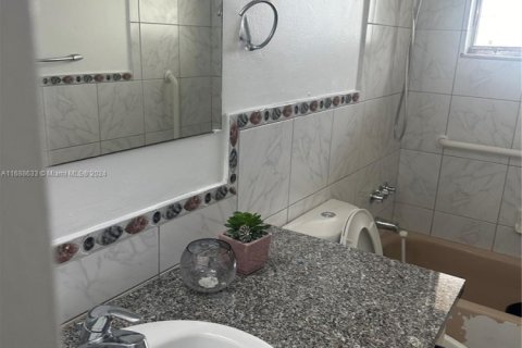 Купить кондоминиум в Майами, Флорида 2 спальни, 122.17м2, № 1874358 - фото 4