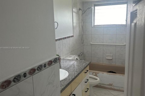 Купить кондоминиум в Майами, Флорида 2 спальни, 122.17м2, № 1874358 - фото 9