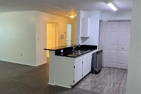 Condo in Orlando, Florida, 3 bedrooms  № 1885467 - photo 15