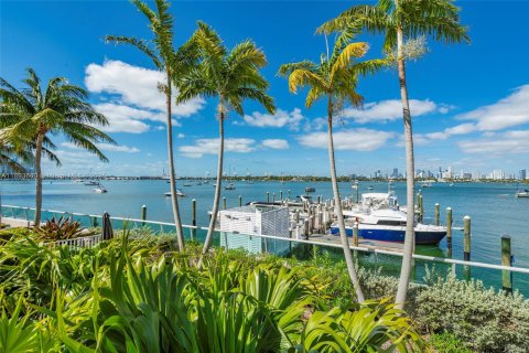 Copropriété à vendre à Miami Beach, Floride: 2 chambres, 101.08 m2 № 1945592 - photo 28