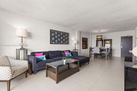 Copropriété à vendre à Miami Beach, Floride: 2 chambres, 101.08 m2 № 1945592 - photo 4