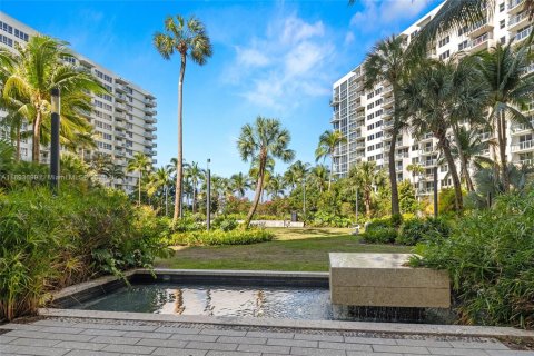 Copropriété à vendre à Miami Beach, Floride: 2 chambres, 101.08 m2 № 1945592 - photo 25
