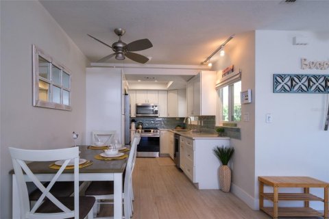 Villa ou maison à vendre à Sarasota, Floride: 2 chambres, 108.23 m2 № 2228211 - photo 11