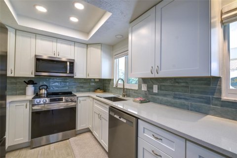 Villa ou maison à vendre à Sarasota, Floride: 2 chambres, 108.23 m2 № 2228211 - photo 14