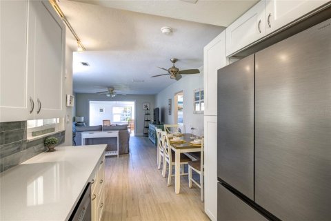 Villa ou maison à vendre à Sarasota, Floride: 2 chambres, 108.23 m2 № 2228211 - photo 16