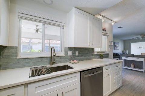Villa ou maison à vendre à Sarasota, Floride: 2 chambres, 108.23 m2 № 2228211 - photo 15