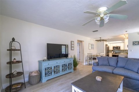 Villa ou maison à vendre à Sarasota, Floride: 2 chambres, 108.23 m2 № 2228211 - photo 20