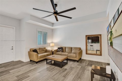 Touwnhouse à vendre à Lake Worth, Floride: 3 chambres, 155.89 m2 № 1955283 - photo 6