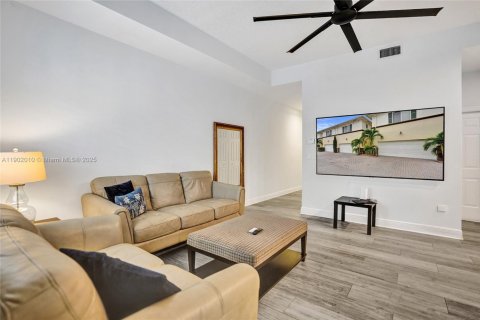 Touwnhouse à vendre à Lake Worth, Floride: 3 chambres, 155.89 m2 № 1955283 - photo 9