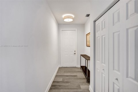 Touwnhouse à vendre à Lake Worth, Floride: 3 chambres, 155.89 m2 № 1955283 - photo 10