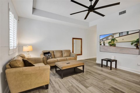 Touwnhouse à vendre à Lake Worth, Floride: 3 chambres, 155.89 m2 № 1955283 - photo 5