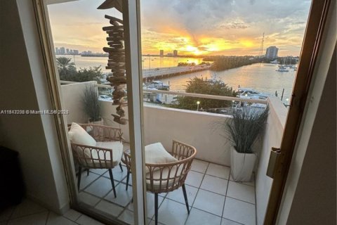 Кондоминиум с 1 спальней в Норт-Бей-Виллидж, Флорида № 2016251