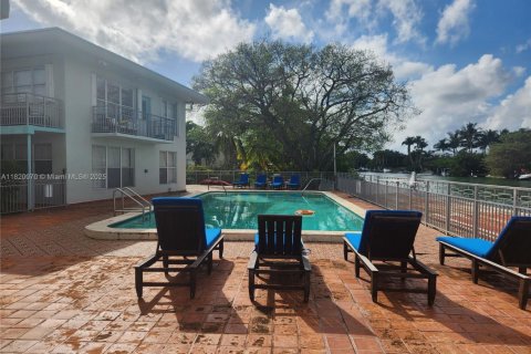 Condominio en venta en Miami Beach, Florida, 1 dormitorio, 63.17 m2 № 1783972 - foto 2