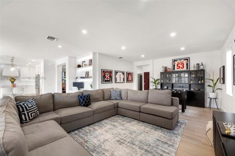 Купить виллу или дом в Уэстон, Флорида 4 спальни, 343.37м2, № 2043618 - фото 15