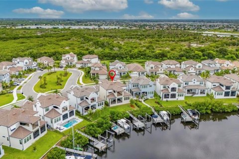 House in Ruskin, Florida 4 bedrooms, 270.62 sq.m. № 2404666 - photo 9