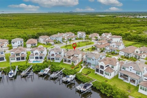 House in Ruskin, Florida 4 bedrooms, 270.62 sq.m. № 2404666 - photo 7